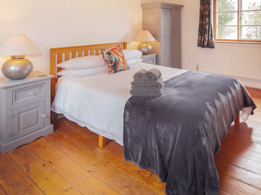 The king size bedroom has an ensuite | The Cottage, Stockton