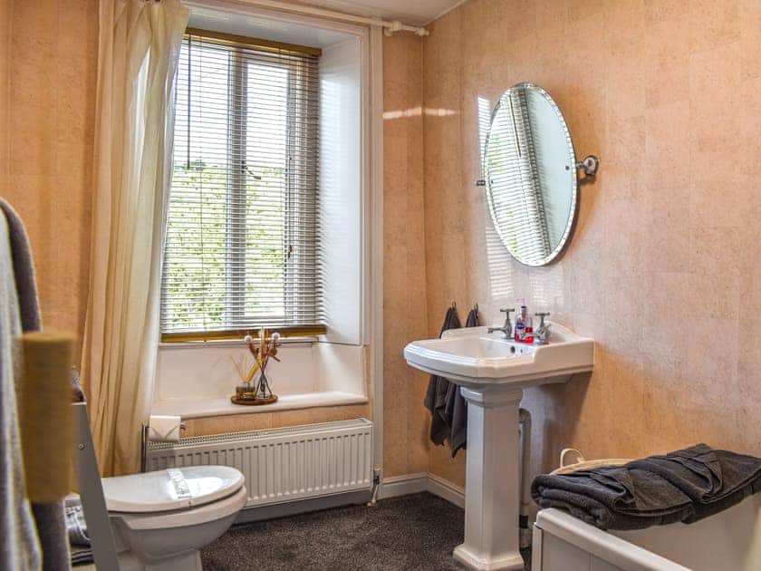 Bathroom | Beeswax Cottage, Dalton-in-Furness