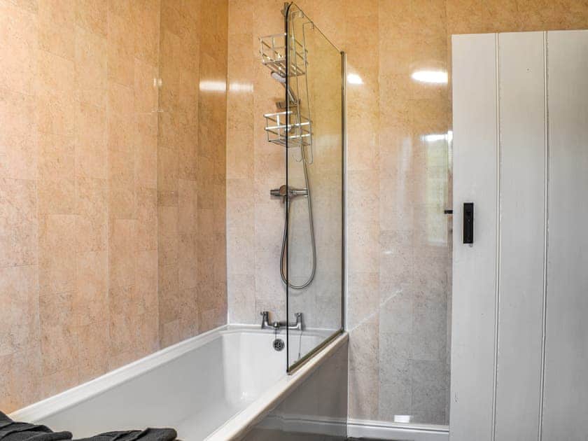 Bathroom | Beeswax Cottage, Dalton-in-Furness