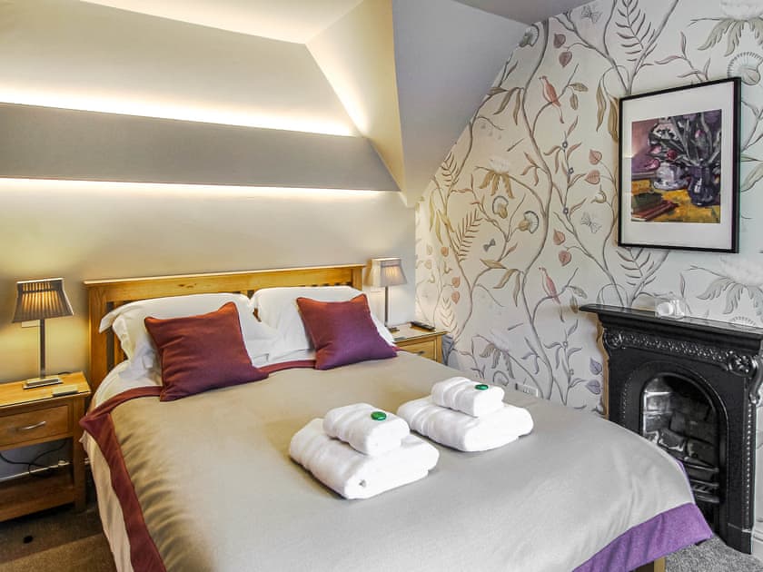 Bedroom with comfortable king-sized bed | Pond View Cottage, Brantingham, near Beverley