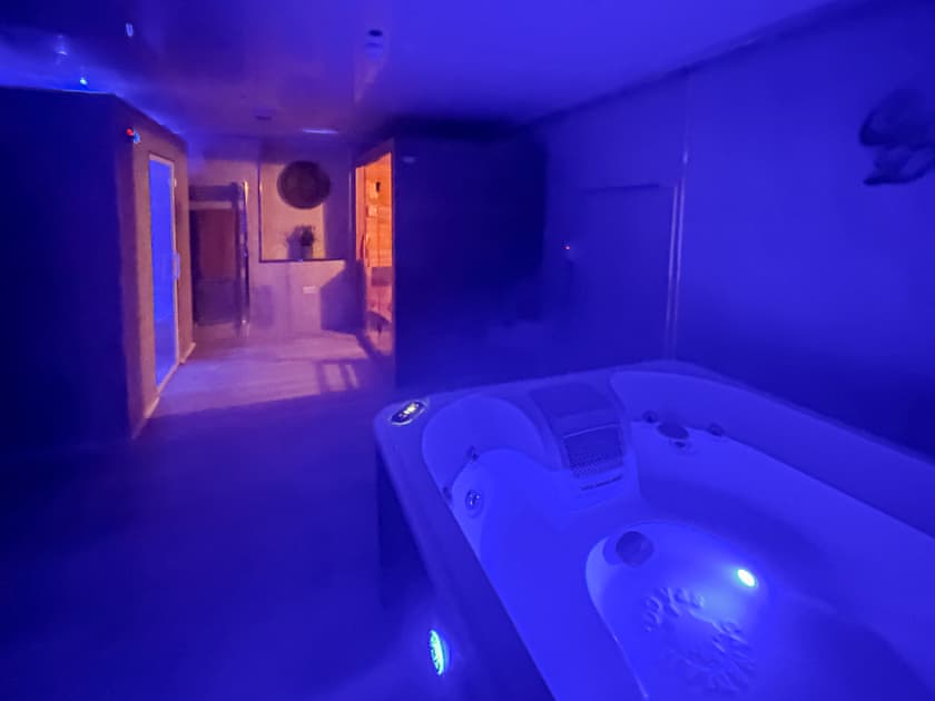 Jacuzzi | The Golden Crown, Tarbolton, near Ayr