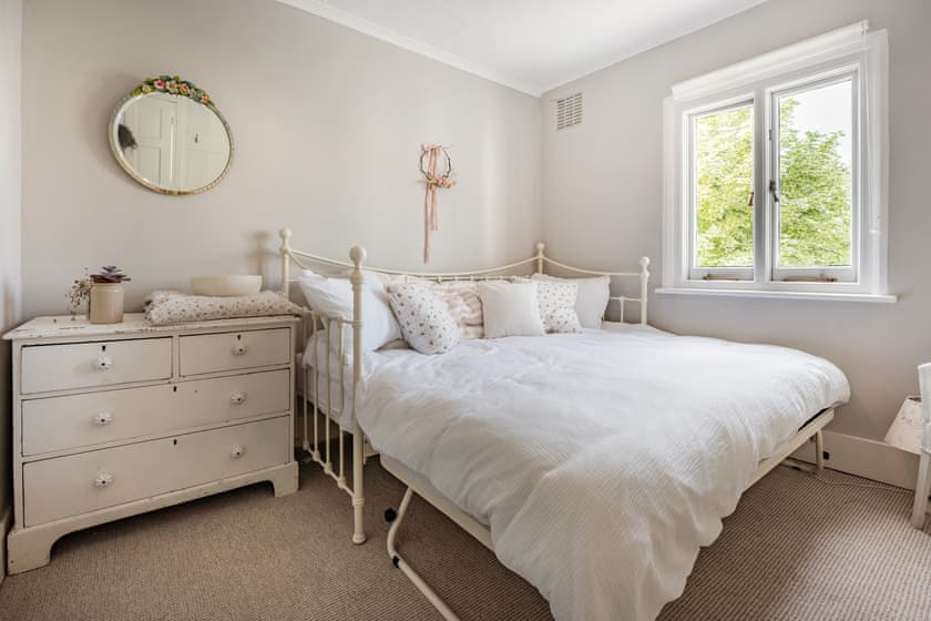 Bedroom 2, with daybed that can be made into ether a double or two single beds. Please request which bed option you prefer after booking. | Greenfield Cottage 1866, Worthing