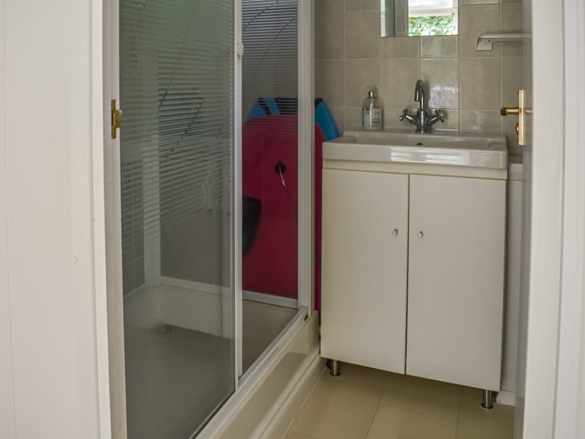 Shower room | Skylark Chalet, Cromer