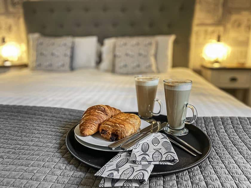 Sumptuous double bedroom with kingsize bed | The Bolthole - The Bay, Filey, near Scarborough