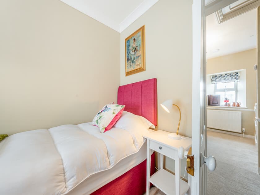 Twin bedroom | The Anchorage, Pembroke