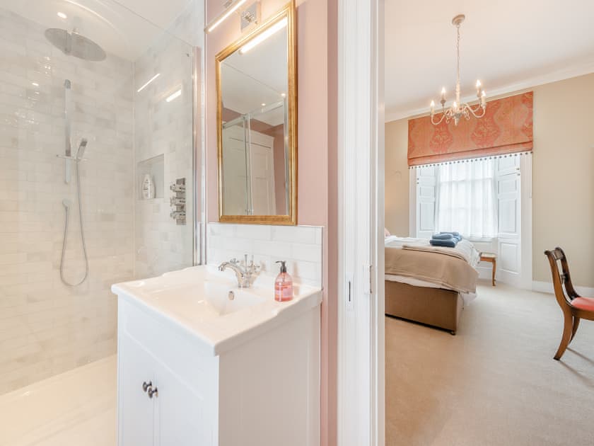 Bathroom | The Anchorage, Pembroke