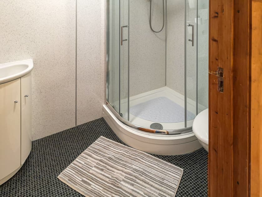 Shower room | Cysgod Y Coed, Llanbedr