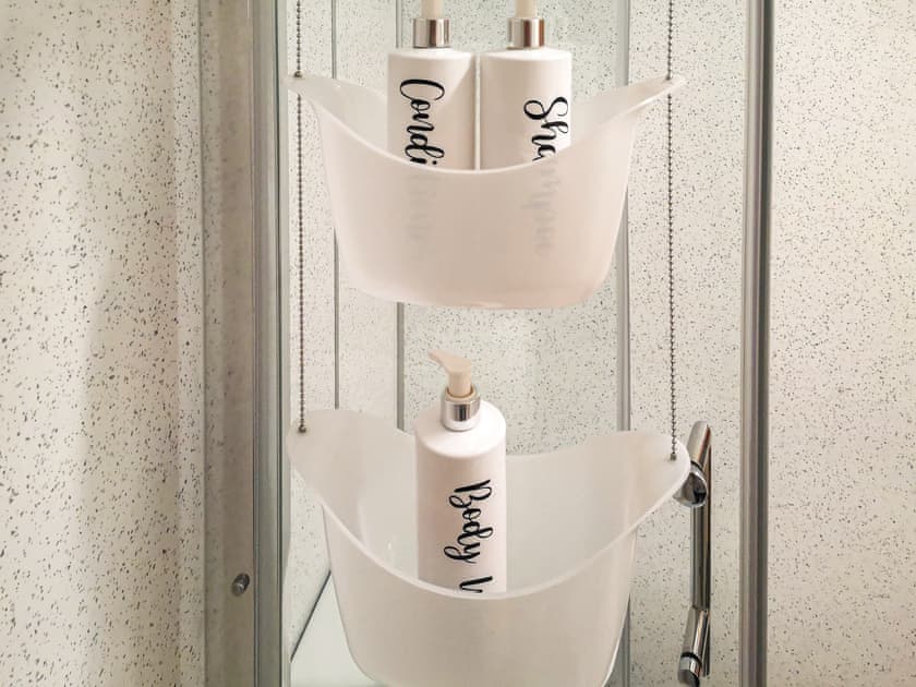 Shower room | Cysgod Y Coed, Llanbedr