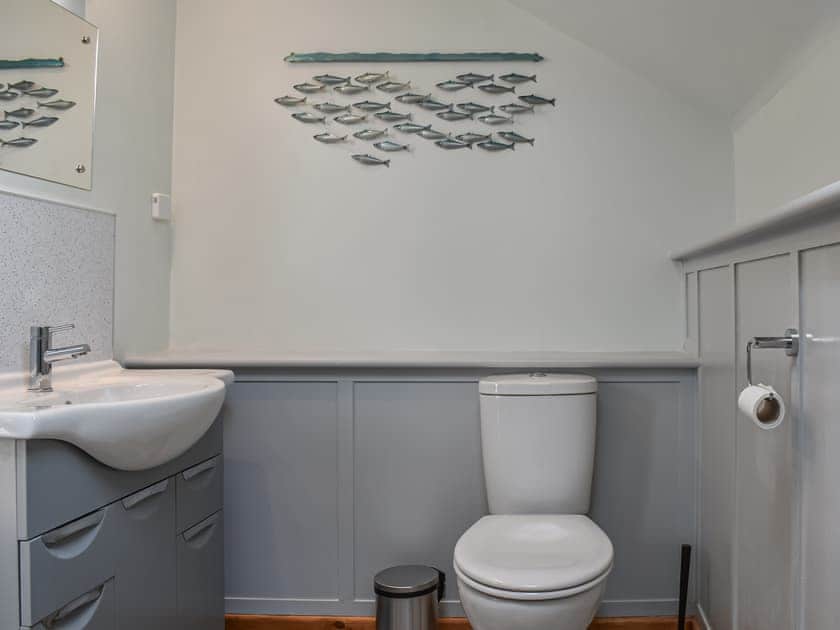 En-suite | The Threshing Barn - The Threshing Barn and The Shippen, Bucks Cross, near Bideford