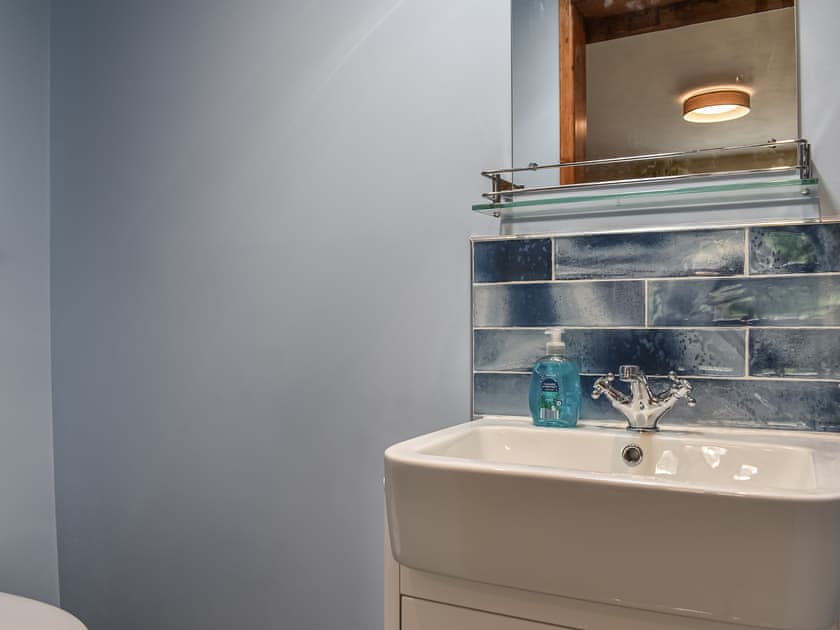 En-suite | The Threshing Barn - The Threshing Barn and The Shippen, Bucks Cross, near Bideford