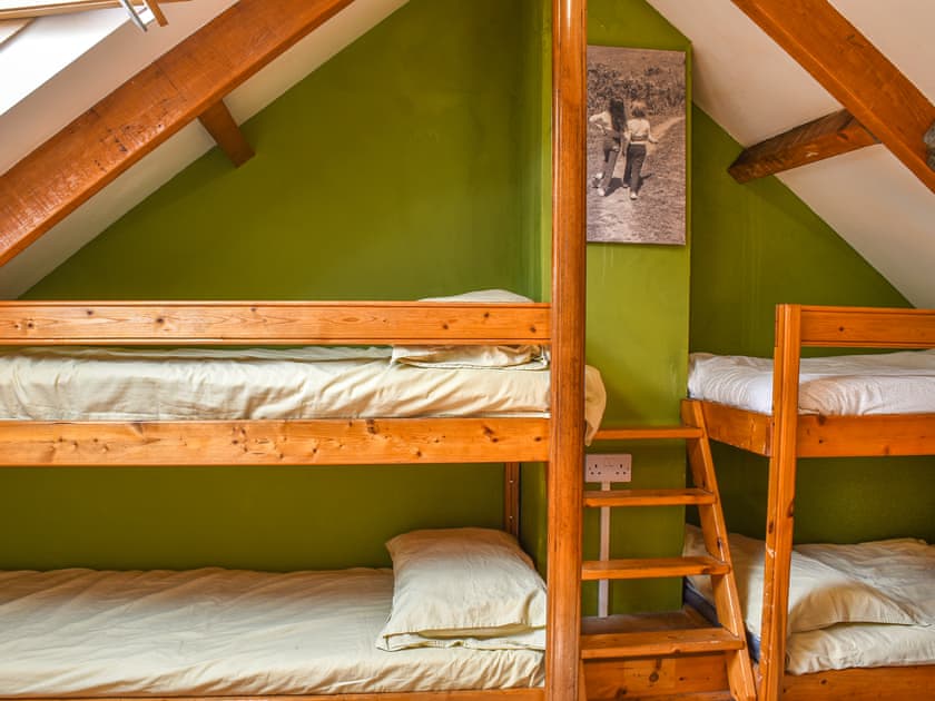 Bunk bedroom | Ceiliog Bach, Llangennith, near Swansea