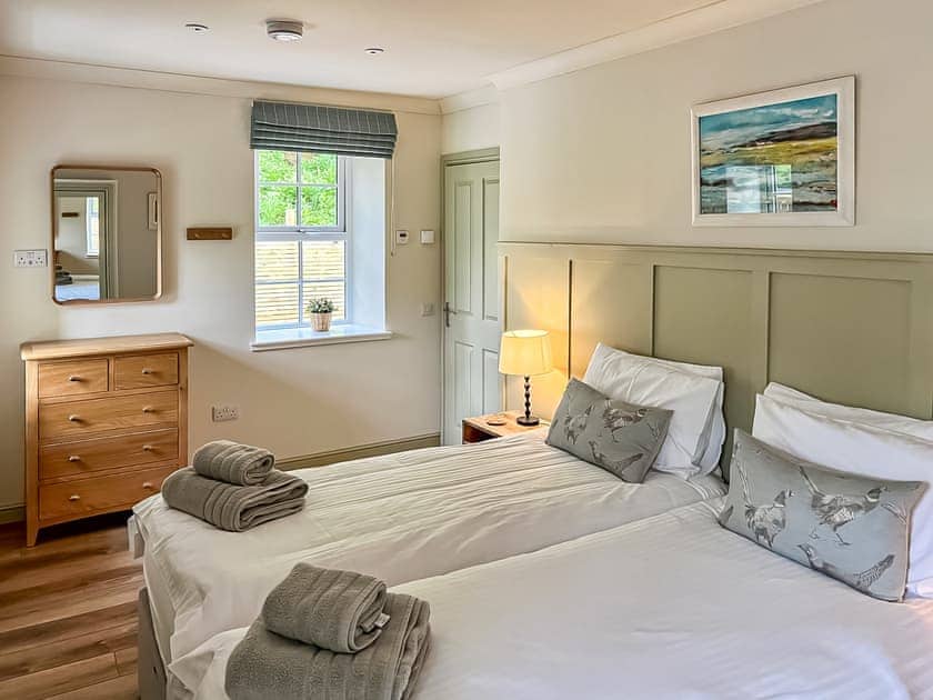Twin bedroom | Kingfisher Cottage - Strathisla Farm Cottages, Meigle