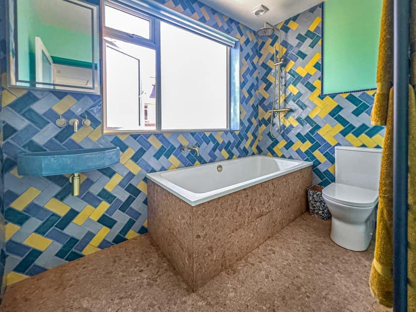 Bathroom | Aqua - A Beach Bedroom, Combe Martin, near Ilfracombe