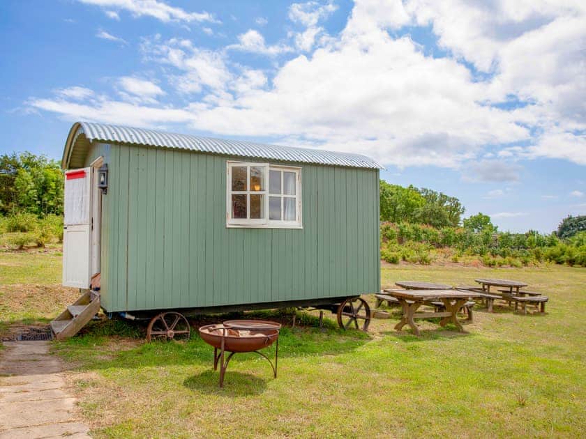 Exterior | Shepherd’s Hut - East Hill Pride Farm, Harpford, near Sidmouth