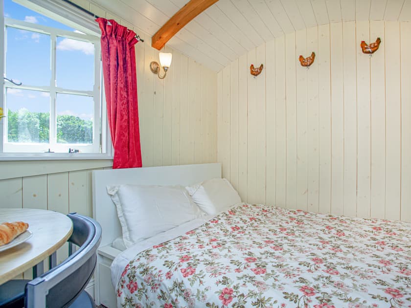 Double bedroom | Shepherd’s Hut - East Hill Pride Farm, Harpford, near Sidmouth