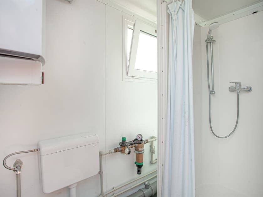 Bathroom | Shepherd’s Hut - East Hill Pride Farm, Harpford, near Sidmouth