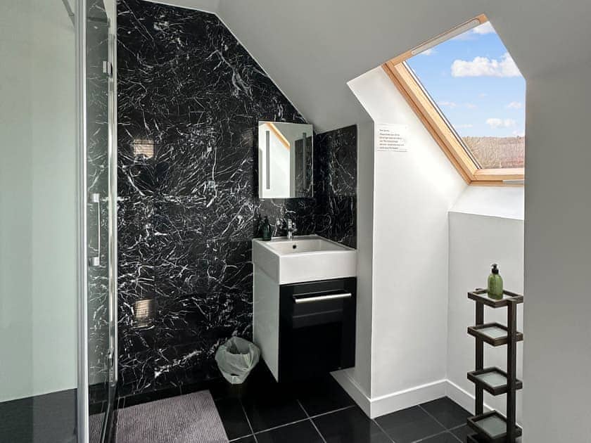 Bathroom | Sealladh Apartment - Lurach, Port Appin, near Appin