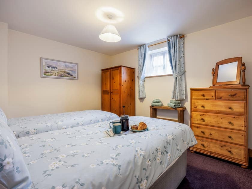 Twin bedroom or zip and link super king bed  | Robins Nest - Holly Hedge Farm, Holly Hedge Farm