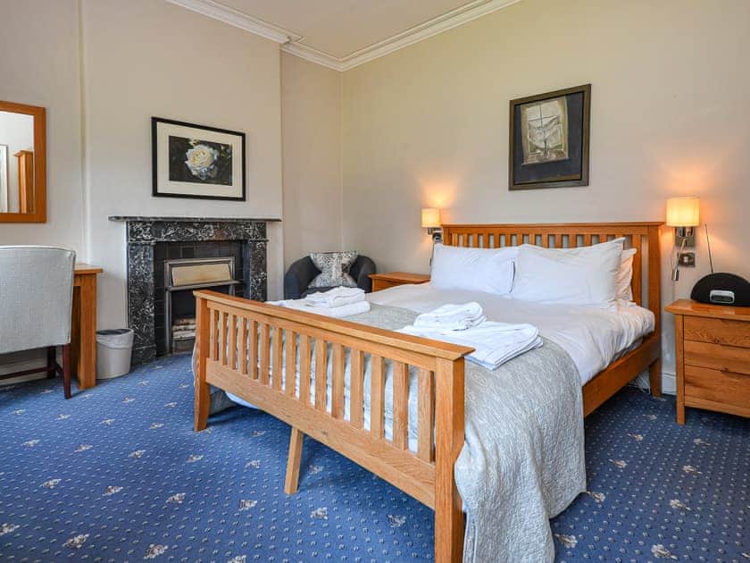Double bedroom | Plas Bodegroes, Pwllheli