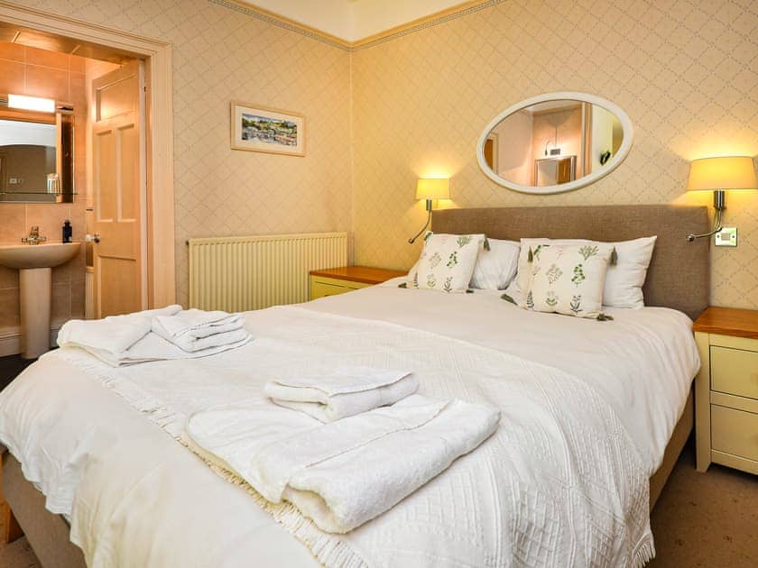 Double bedroom | Plas Bodegroes, Pwllheli
