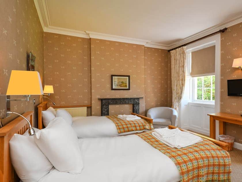 Twin bedroom | Plas Bodegroes, Pwllheli