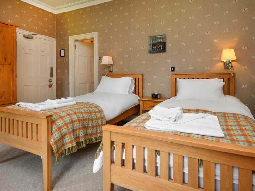Twin bedroom | Plas Bodegroes, Pwllheli