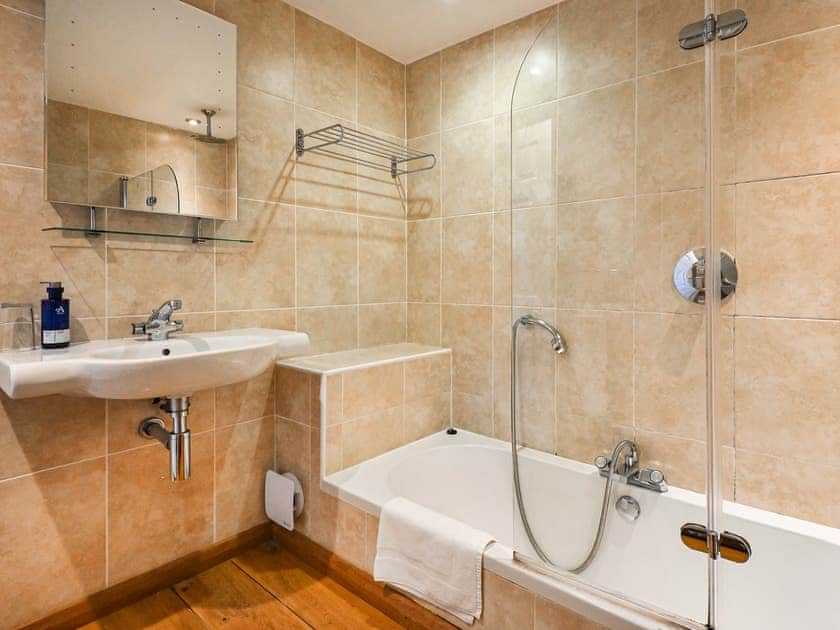 Bathroom | Plas Bodegroes, Pwllheli