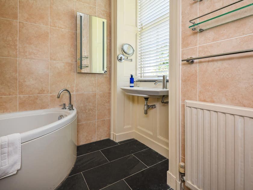 Bathroom | Plas Bodegroes, Pwllheli