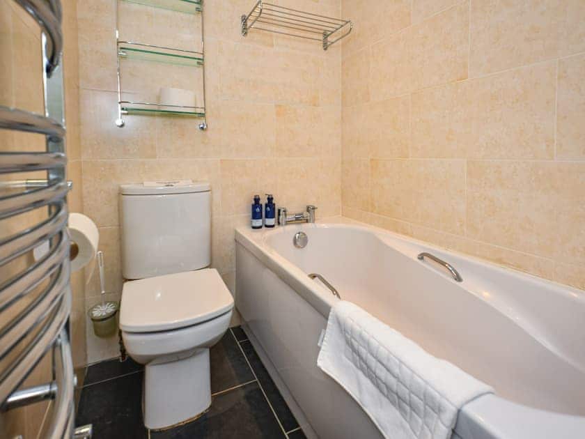 Bathroom | Plas Bodegroes, Pwllheli