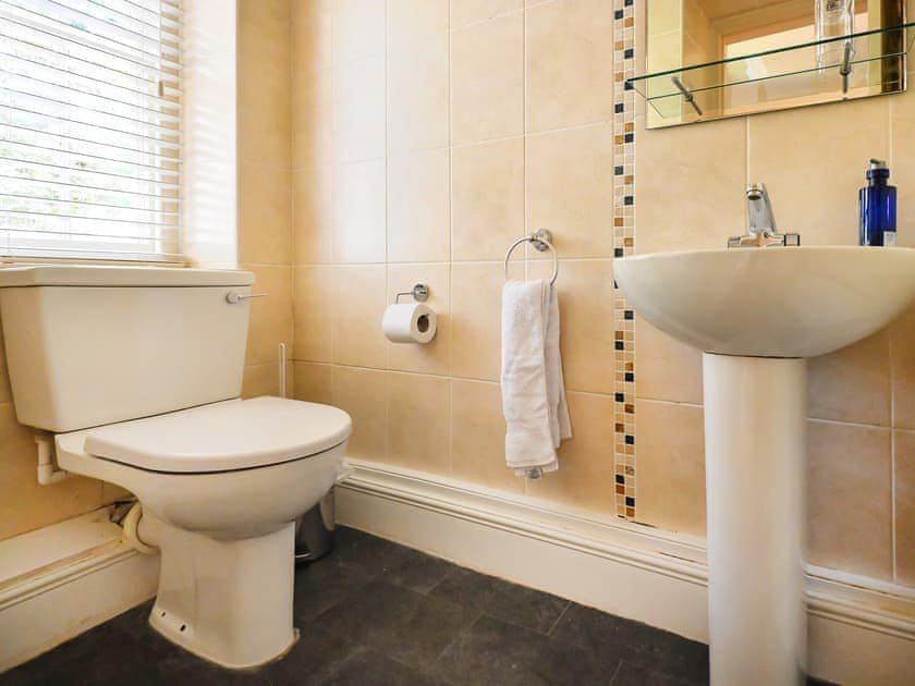 Bathroom | Plas Bodegroes, Pwllheli