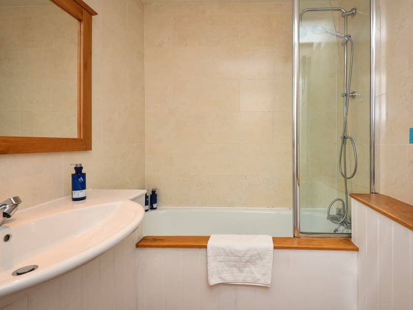 Bathroom | Plas Bodegroes, Pwllheli