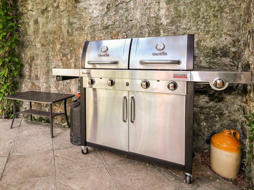 Outdoor area | Plas Bodegroes, Pwllheli