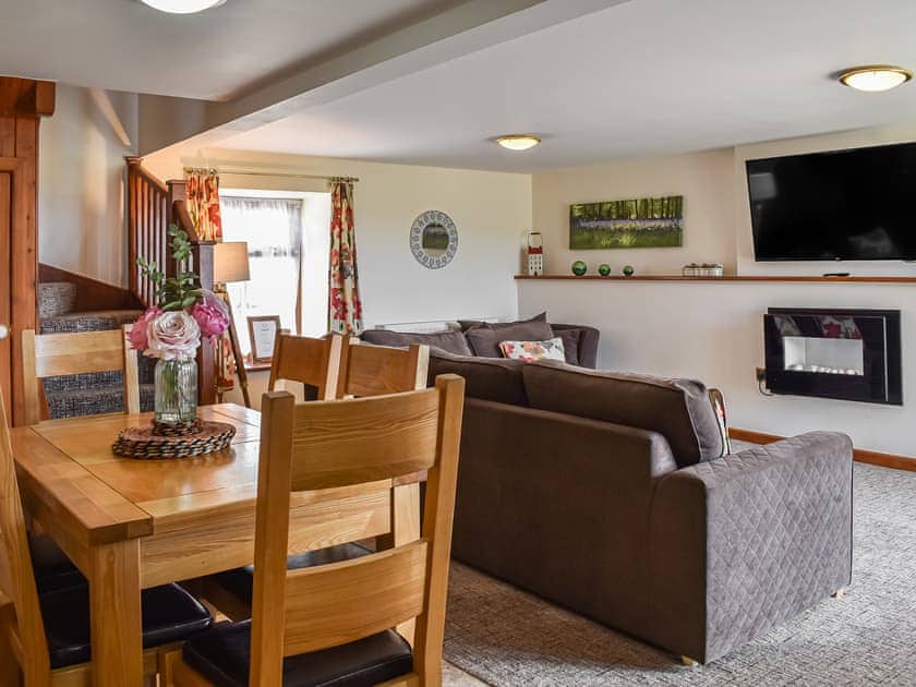 Good-sized dining table | Beudy Hen - Beudy Hen and Ysgubor, Llanfair, near Harlech
