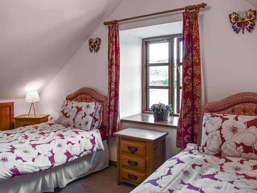 Restful twin bedroom | Beudy Hen - Beudy Hen and Ysgubor, Llanfair, near Harlech