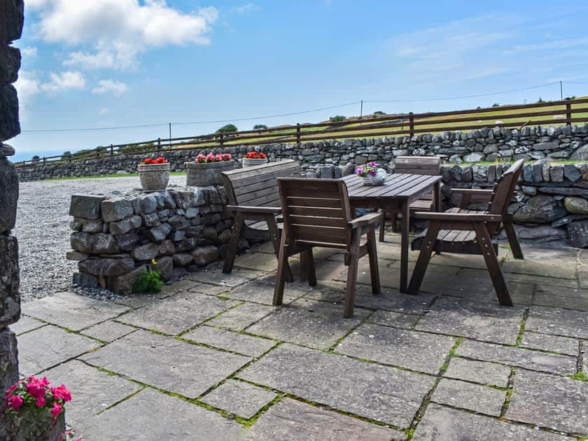 Sitting-out-area | Beudy Hen - Beudy Hen and Ysgubor, Llanfair, near Harlech