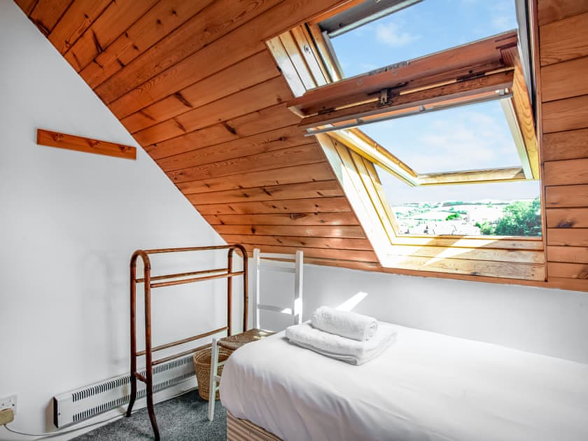 Twin bedroom | The Cottage, Salcombe