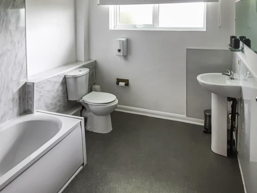 Bathroom | Valley Truckle Bungalow, Valley Truckle, near Tintagel