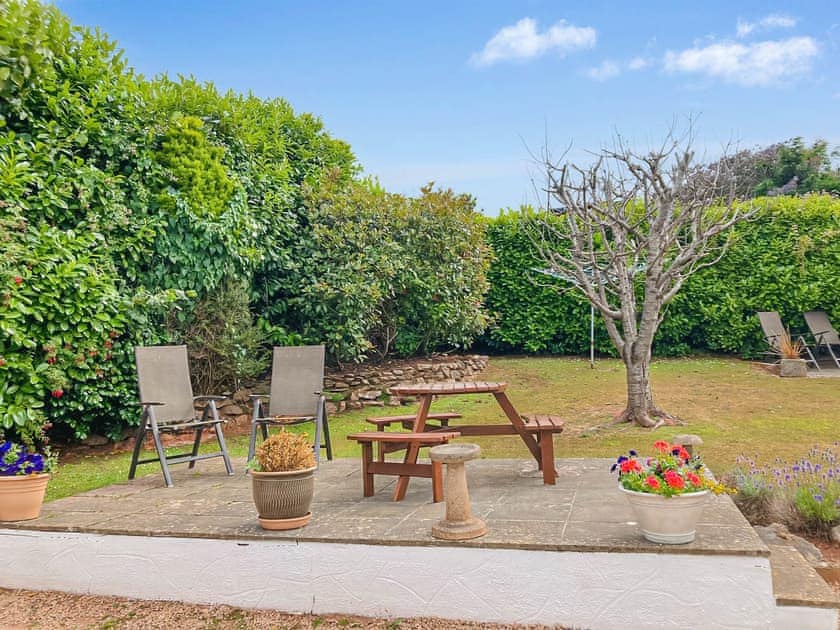 Sitting-out-area | Blue Waters ApartmentsShoreline, Goodrington, near Paignton