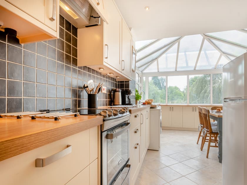 Kitchen/diner | The Mill Lodge, Malmesbury