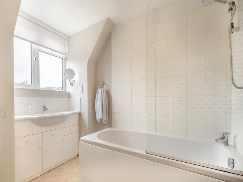 Bathroom | The Mill Lodge, Malmesbury