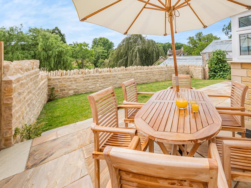 Sitting-out-area | The Mill Lodge, Malmesbury