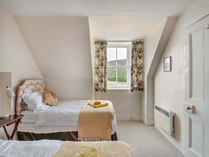 Twin bedroom | Meall Darroch, Braemar