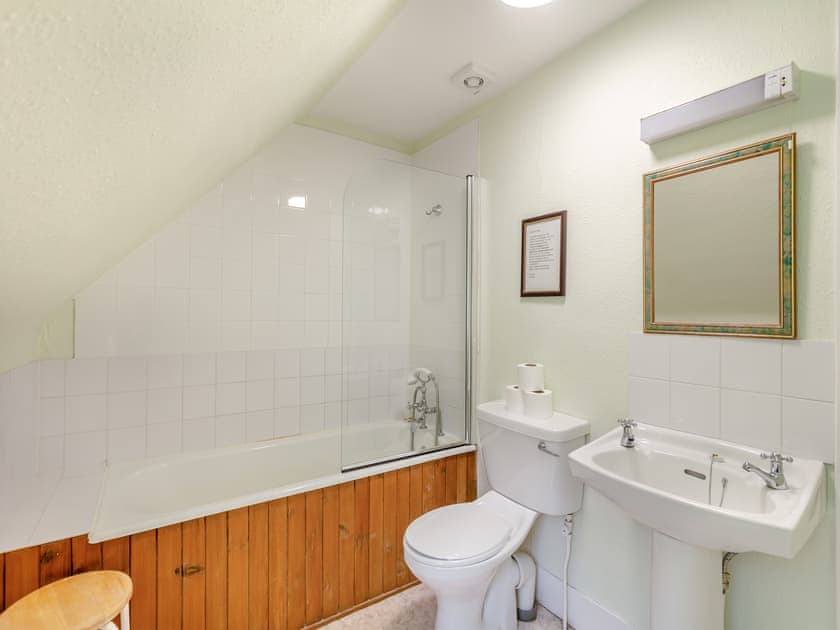 Bathroom | Meall Darroch, Braemar