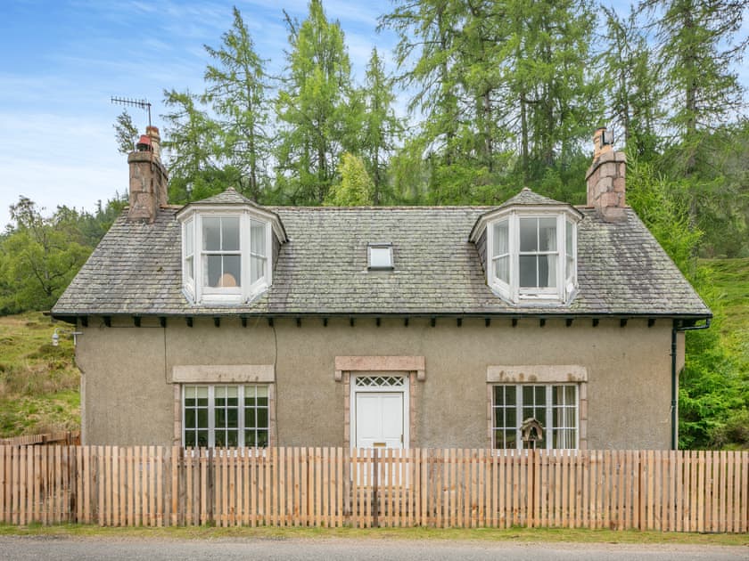 Exterior | Meall Darroch, Braemar