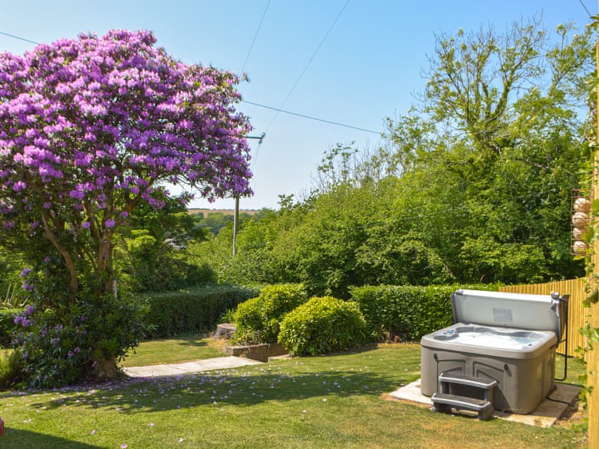 Hot tub | Seaview Cottage - Amroth Cottages, Amroth, near Saundersfoot