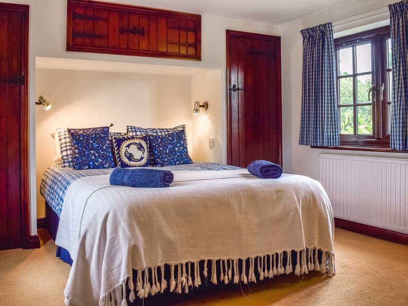 Double bedroom | Honeysuckle Cottage, Mickleton