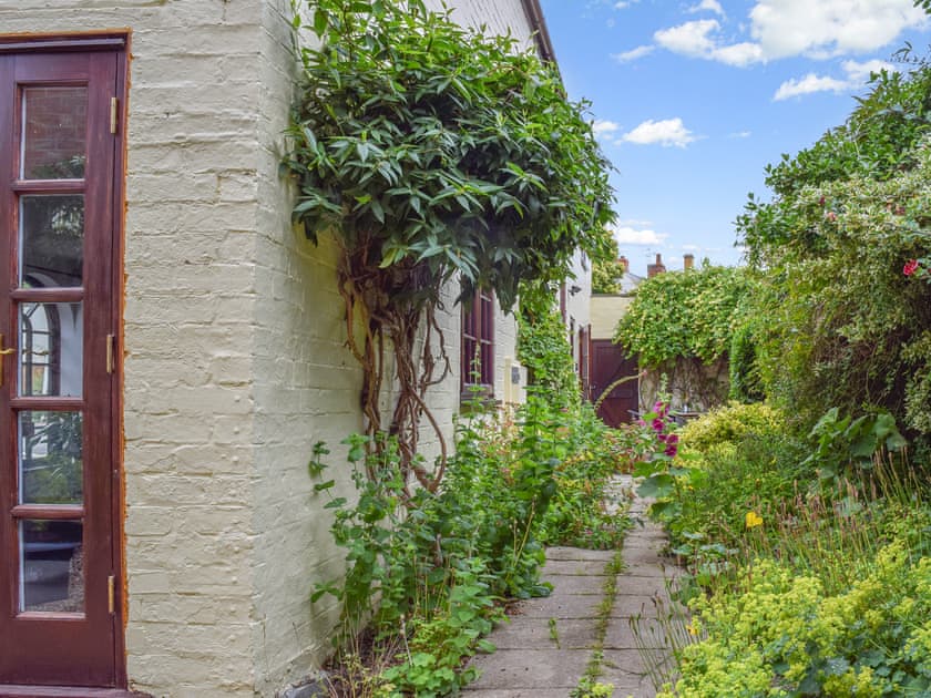 Garden | Honeysuckle Cottage, Mickleton