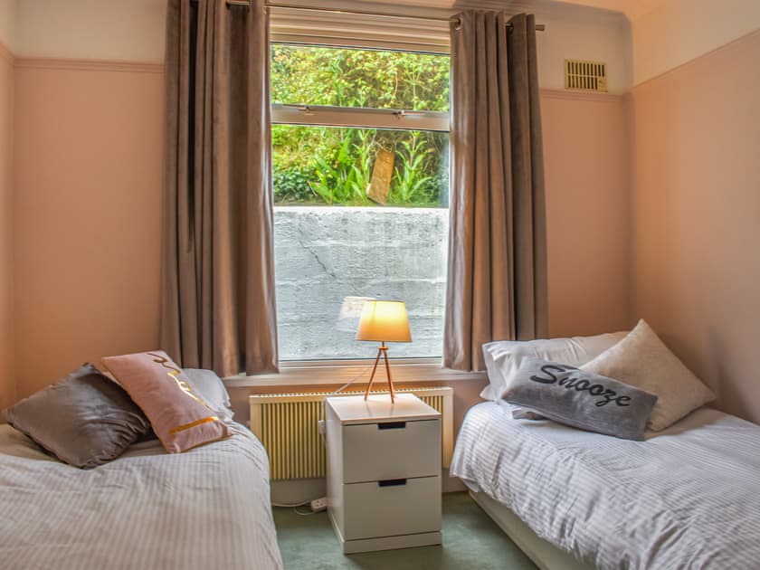 Twin bedroom | Trethvor, Perranporth