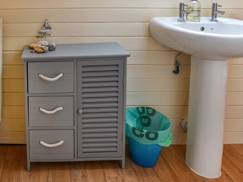 Bathroom | Trethvor, Perranporth