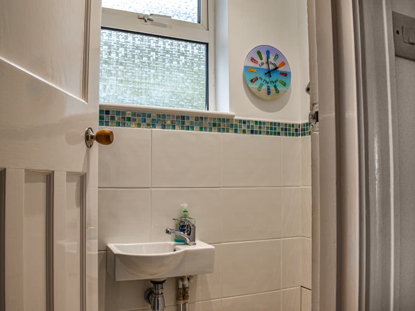 Bathroom | Trethvor, Perranporth